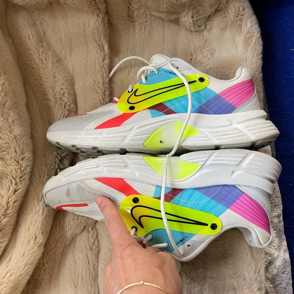 Nike - Picture 8 of 9